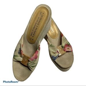 Donald J Pliner floral wedge size 6